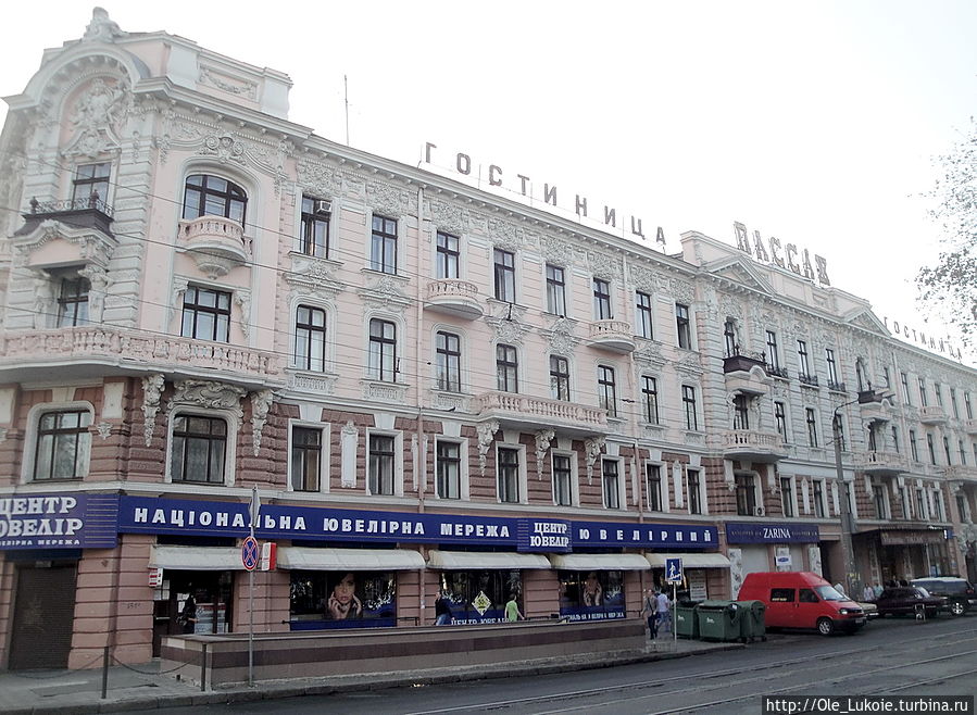 Пассаж — внутри очень красивый двор Пассаж — внутри очень красивый двор