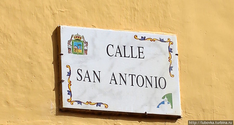 Очень красивые таблички c наименованиями улиц. Икод-де-лос-Винос, остров Тенерифе, Испания