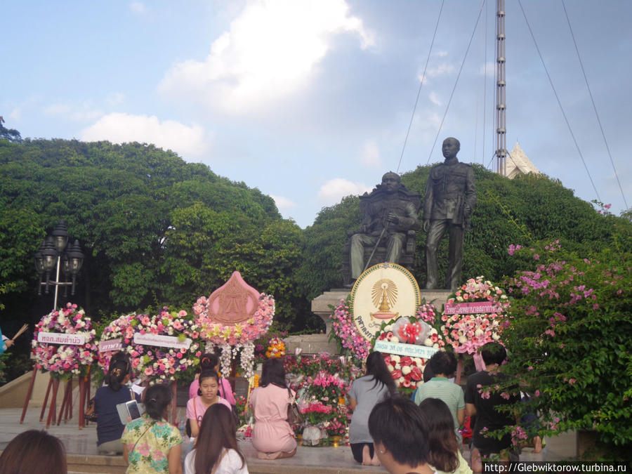 День короля Чулалонгкорна в его университете Бангкок, Таиланд