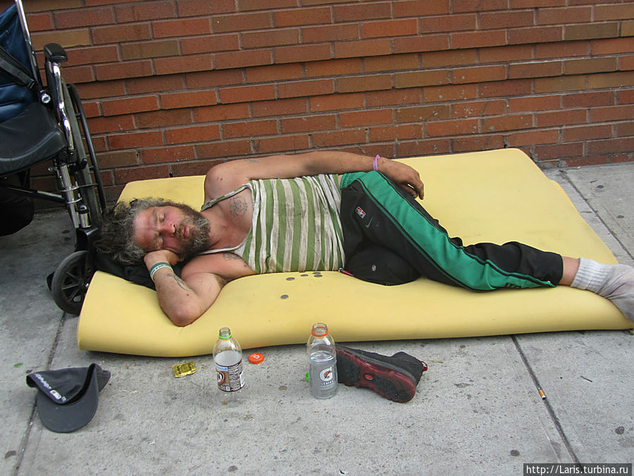 Таких людей можно встретить в любом городе мира. Нью — Йорк не исключение Таких людей можно встретить в любом городе мира. Нью — Йорк не исключение