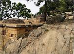 Внизу монастырского комплекса, на первой площадке, производятся раскопки ступы Кантакачетья, построенной во 2 веке до нашей эры