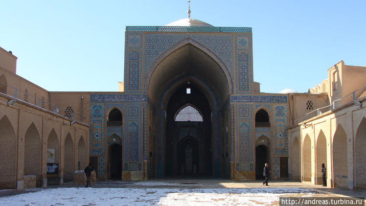 Двор Пятничной мечети