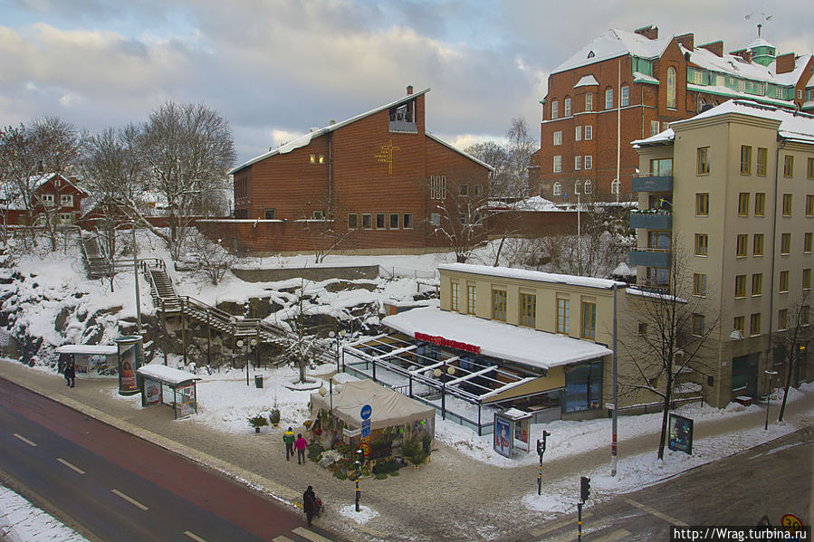 А такой вид на Норвежскую церковь открывался из моего окна. Это район Сёдермальм. А такой вид на Норвежскую церковь открывался из моего окна. Это район Сёдермальм.