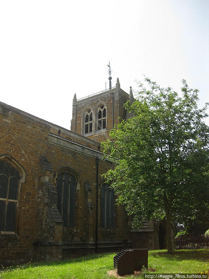 Церковь Святой Троицы является самой длинной церковью в Нортгемптоншире (в некоторых статьях говорилось о том, что это длиннейшая церковь в Великобритании) Нортхемптон, Великобритания