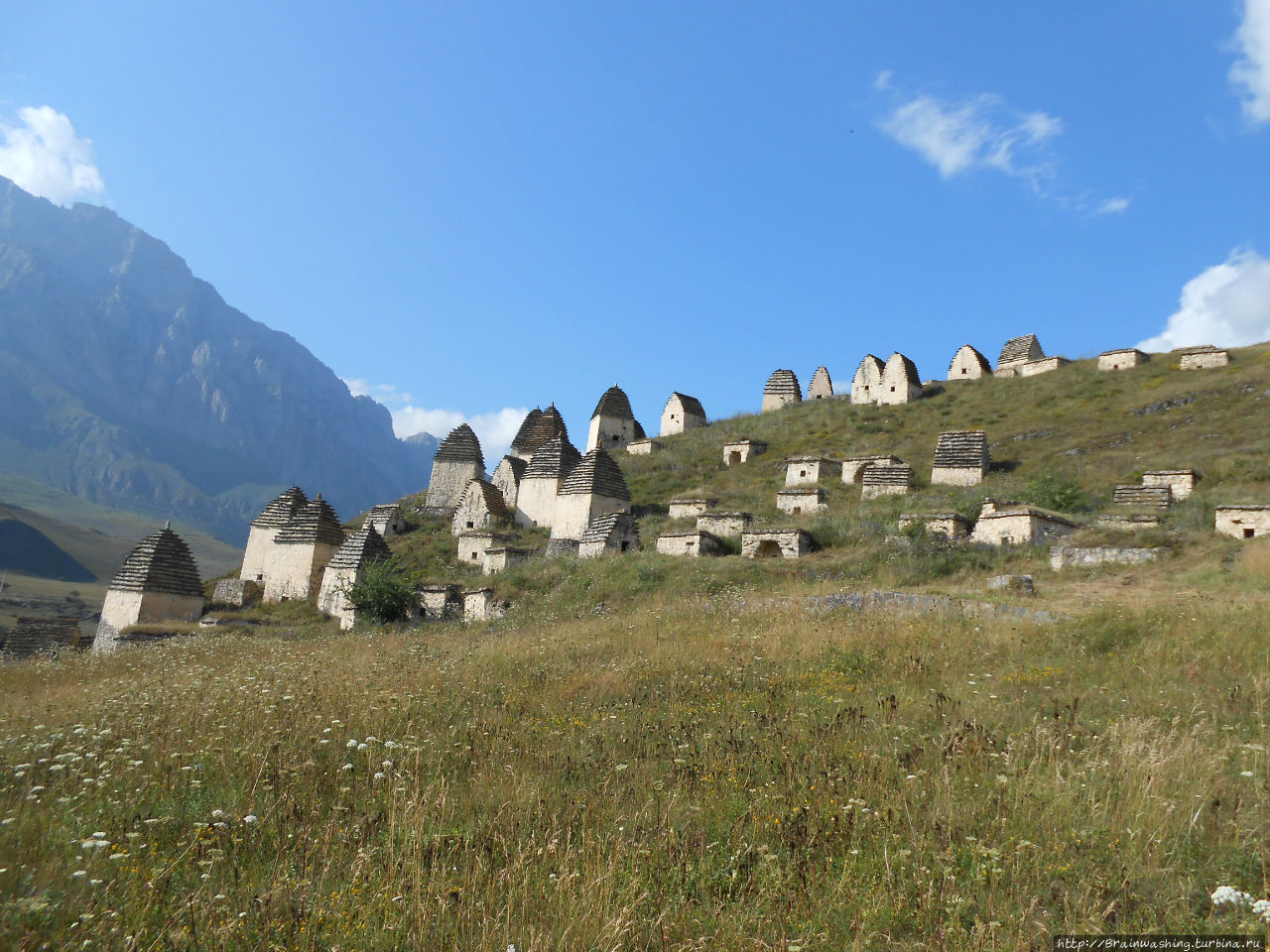 Даргавс — город мёртвых Даргавс, Россия Даргавс — город мёртвых Даргавс, Россия