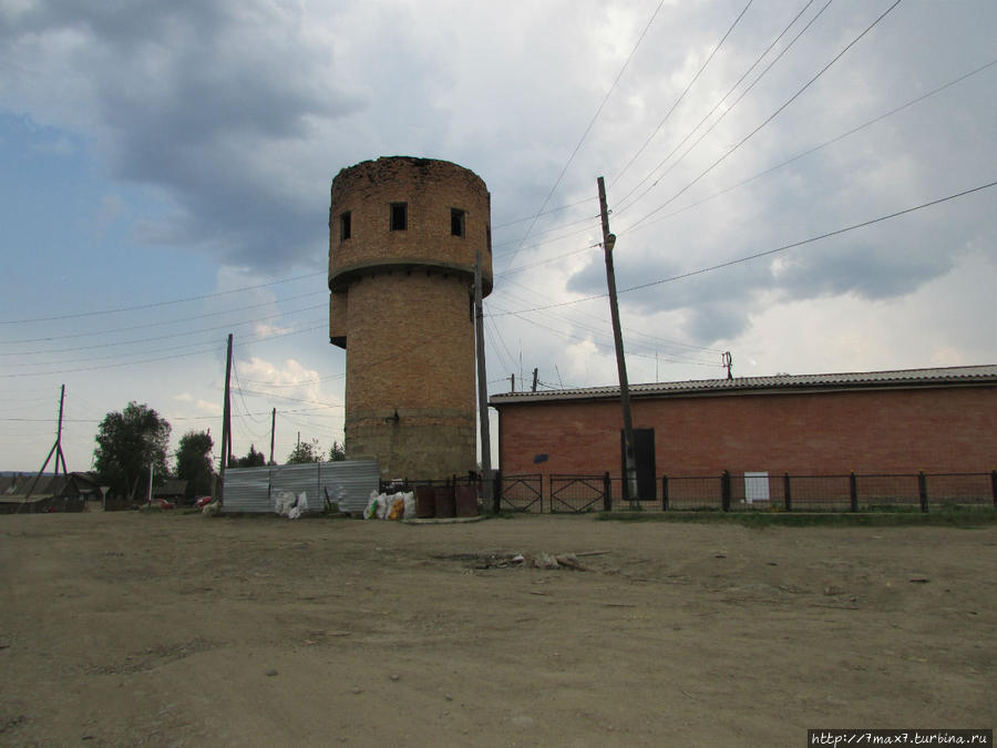 Эта башня стоит как украшение посёлка. А когда-то была в рабочем состоянии. Красноярск, Россия