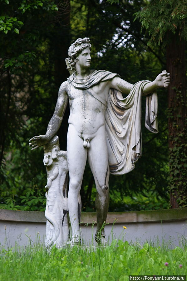Апполон Бельведерский.Копия времен постройки виллы. Штутгарт, Германия Апполон Бельведерский.Копия времен постройки виллы. Штутгарт, Германия