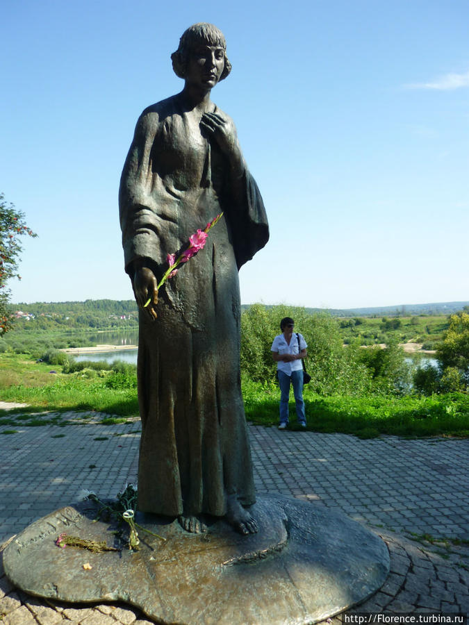 Памятник М. Цветаевой Таруса, Россия