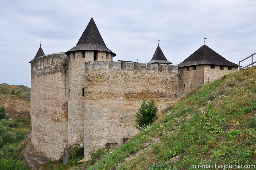 Хотинская крепость пока занимает первую позицию в моем рейтинге крепостей Украины. Хотин, Украина