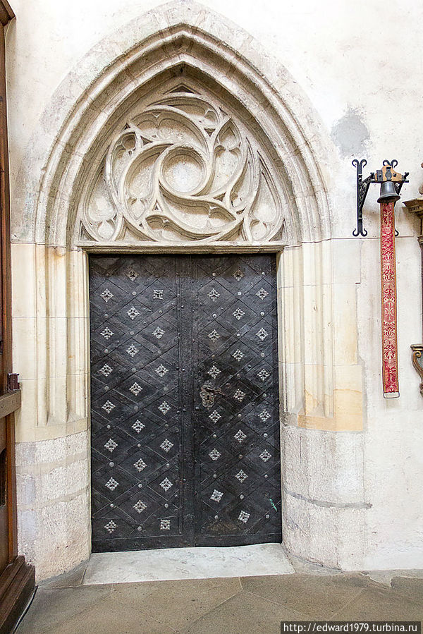 Кутна гора: часовня с костехранилищем и собор Св. Барбары Кутна-Гора, Чехия Кутна гора: часовня с костехранилищем и собор Св. Барбары Кутна-Гора, Чехия