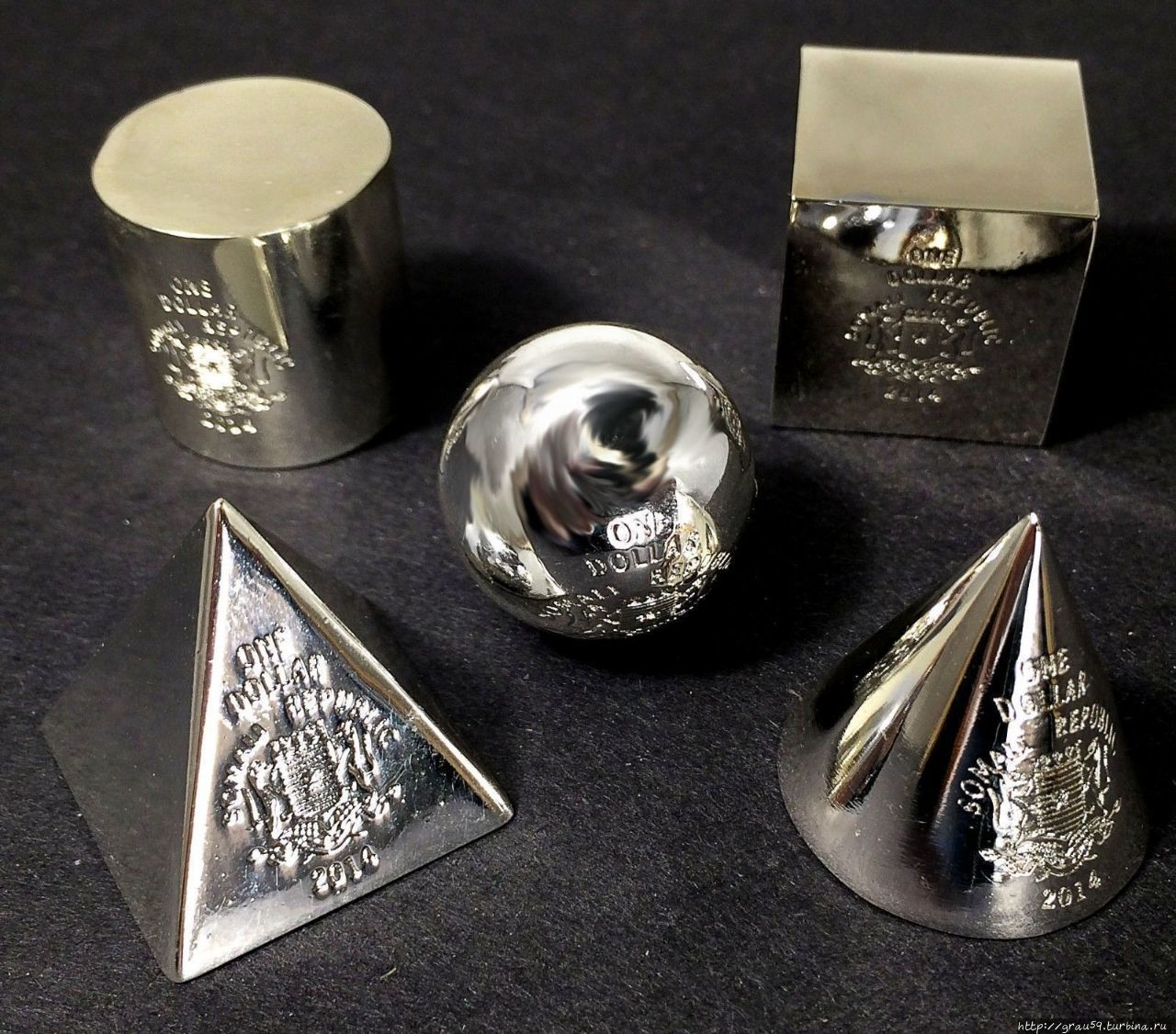 3D-монеты. Геометрия: Шары, конусы, цилиндры, пирамиды, кубы Сомали
