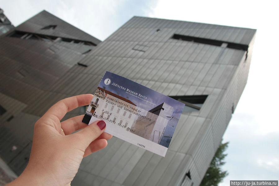 Новое здание музея и билетик Берлин, Германия