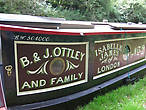 Хозяева этого бота пришли по каналу из Лондона. Канал соединяет Лондон с Бирмингемом.