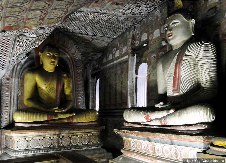 Если внимательно присмотреться, то выражения лица всех Будд абсолютно разные Дамбулла, Шри-Ланка