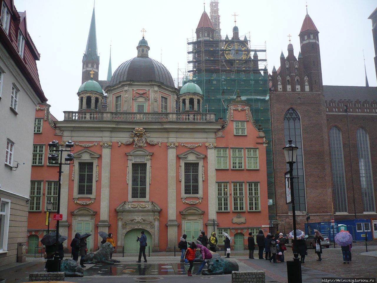 Пасхальная прогулка по старинному городу в дождливый день Гданьск, Польша Пасхальная прогулка по старинному городу в дождливый день Гданьск, Польша