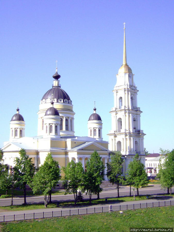 Колокольня Спасо-Преображенского собора Рыбинск, Россия