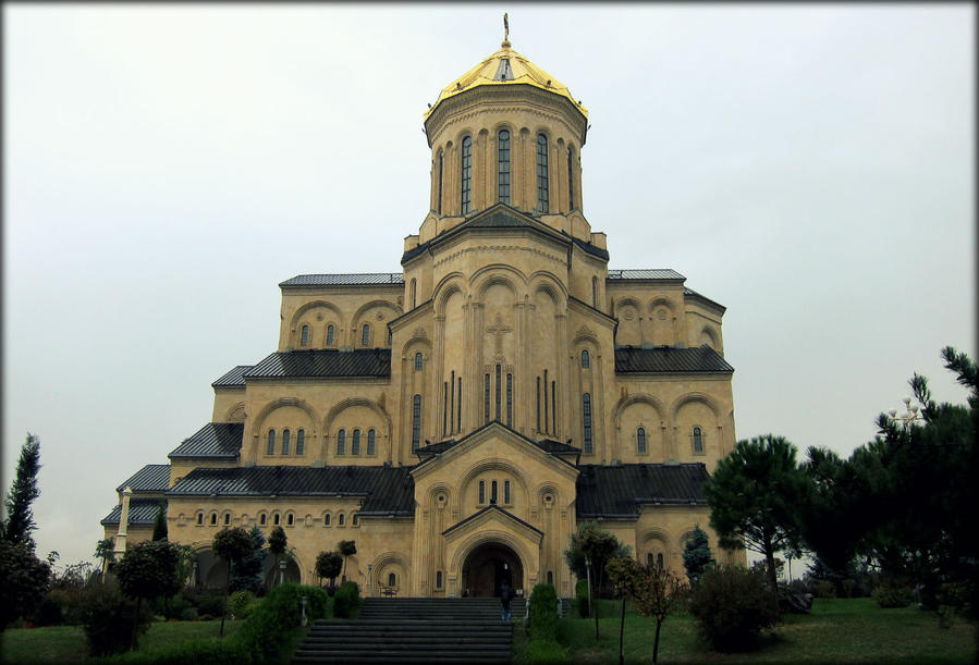 Цминда Самеба — самый высокий православный храм Тбилиси, Грузия
