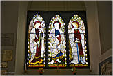 Окна собора, как и положено в англиканских церквях, — украшают витражи...
*