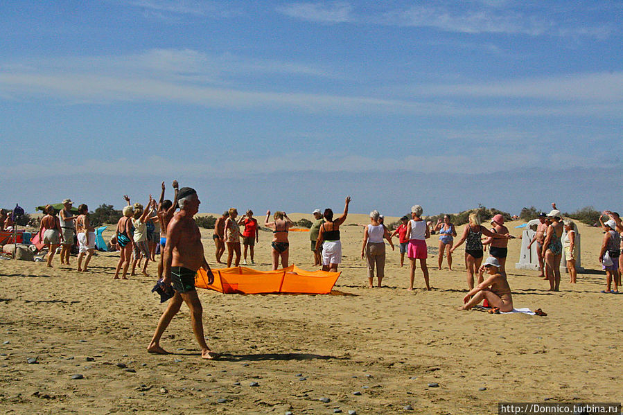 вблизи крайних точек находятся обычные организованные пляжи, где можно заняться вот такой разминкой на свежем воздухе Остров Гран-Канария, Испания