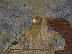 Апостолов в иконографии принято различать по сопровождающим их существам. На этой фреске — апостол Лука с его символом — крылатым тельцом.