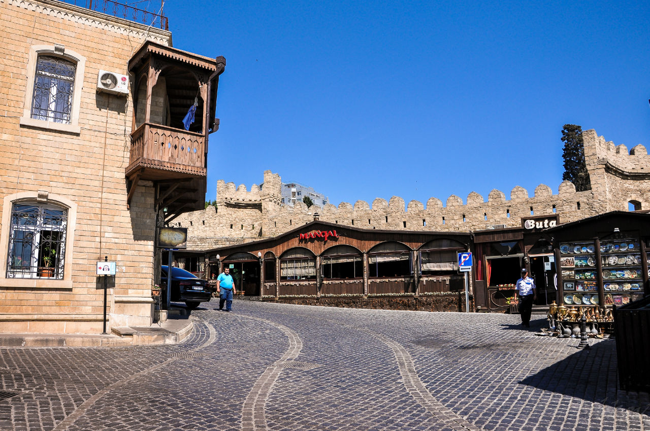 Ичери-шехер —  город-крепость в городе Бога. Баку, Азербайджан