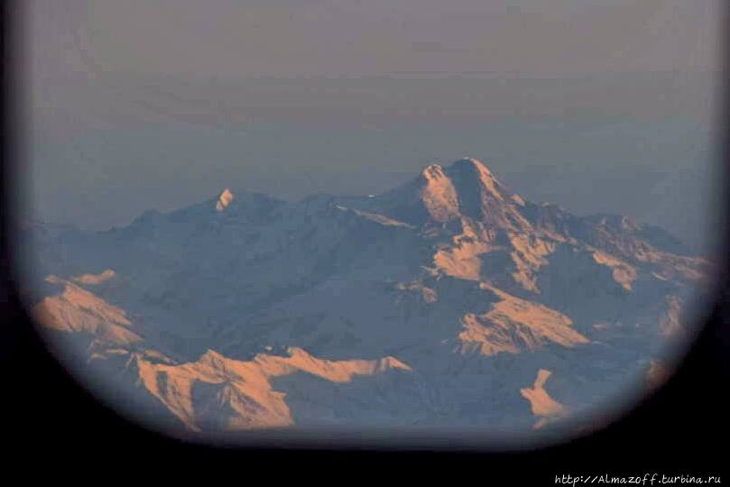 Рассвет над вершинами Кавказа Эльбрус (гора 5642м), Россия