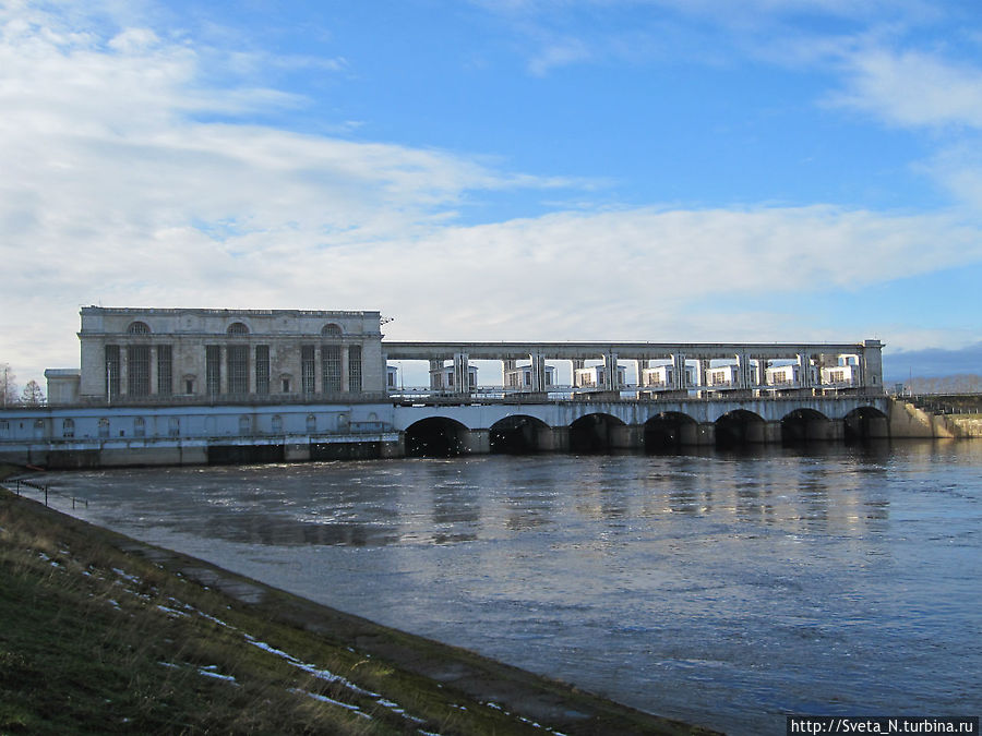 Вид на ГЭС Углич, Россия