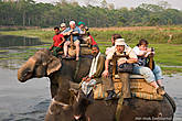 В данном, очевидном случае, на слона посадили только трех туристов.