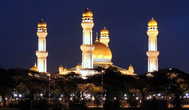 Мечеть Jame’Asr Hassanil Bolkiah mosque ночью