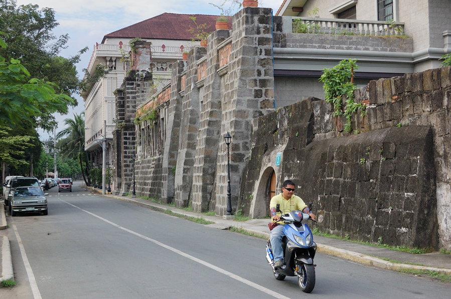 Форт Сантьяго, джипни и борцы за независимость Филиппин Манила, Филиппины