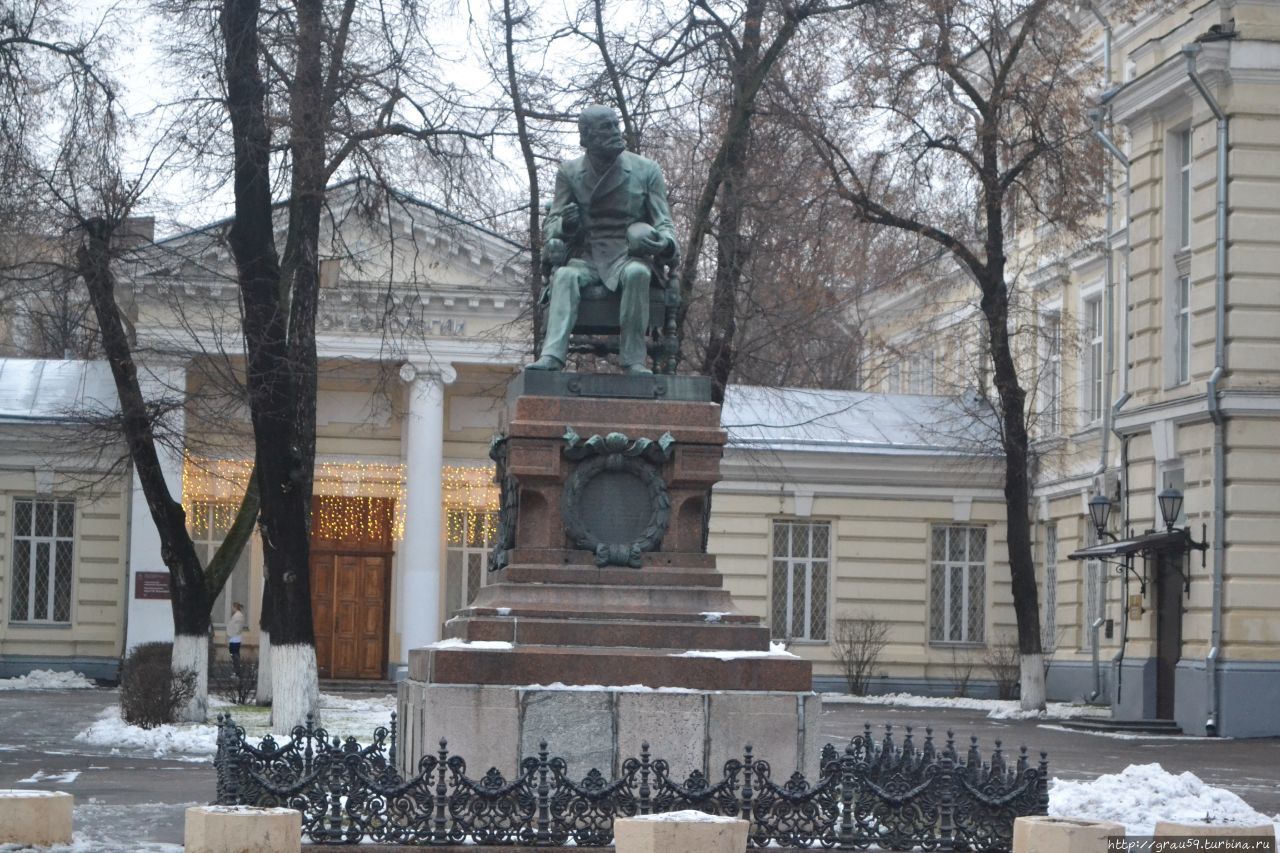 Памятник Николаю Ивановичу Пирогову / Monument To Nikolai Ivanovich Pirogov