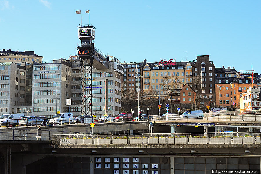 Лифт и мост с набережной-развязки. Стокгольм, Швеция