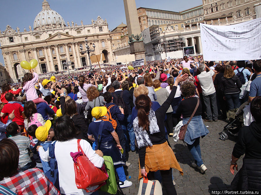 22 мая 2013 года. Рим. Так встречают Папу Римского. Рим, Италия 22 мая 2013 года. Рим. Так встречают Папу Римского. Рим, Италия