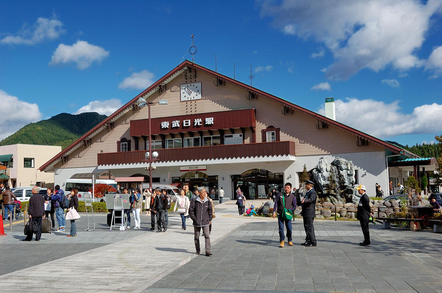Центральная площадь, вокзал Тобу-Никко Никко, Япония
