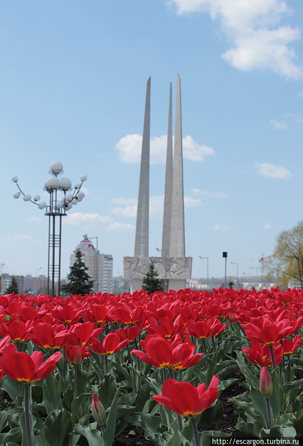 Там как раз и находится монументальный памятник, называемый в народе Там как раз и находится монументальный памятник, называемый в народе