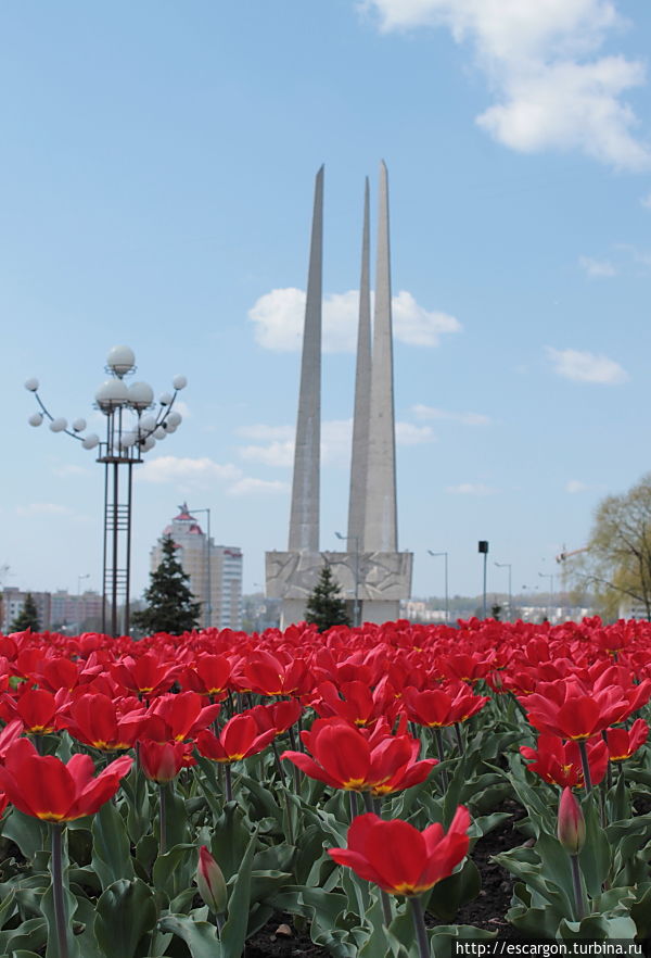 Там как раз и находится монументальный памятник, называемый в народе Три штыка Витебск, Беларусь