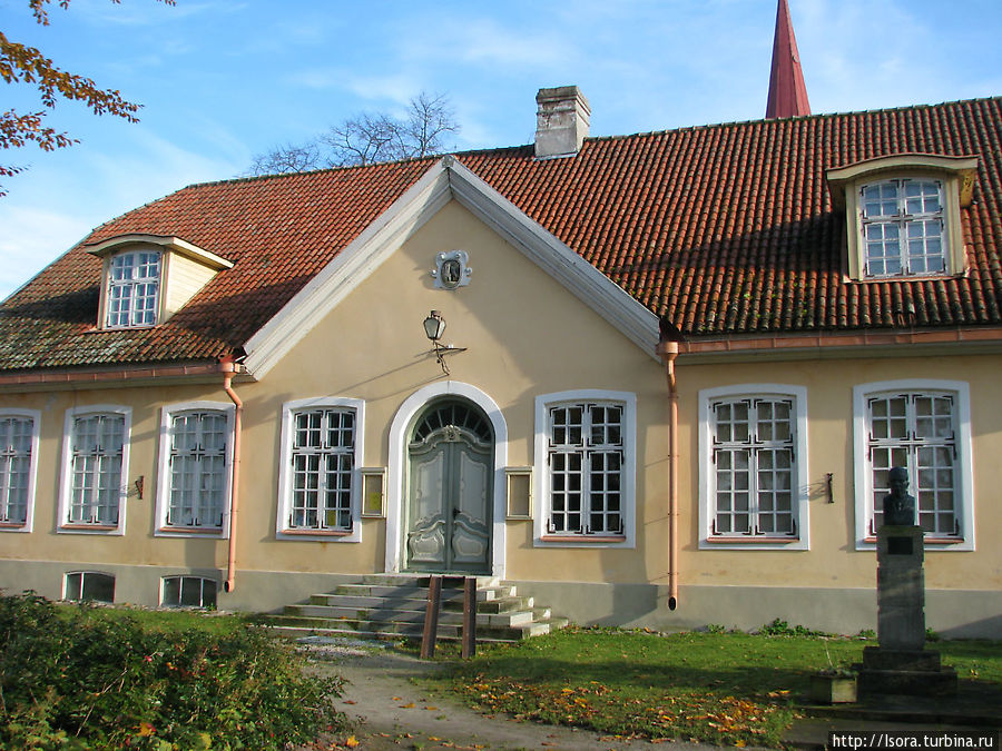 Здание ратуши, сейчас Краеведческий музей. Хаапсалу, Эстония