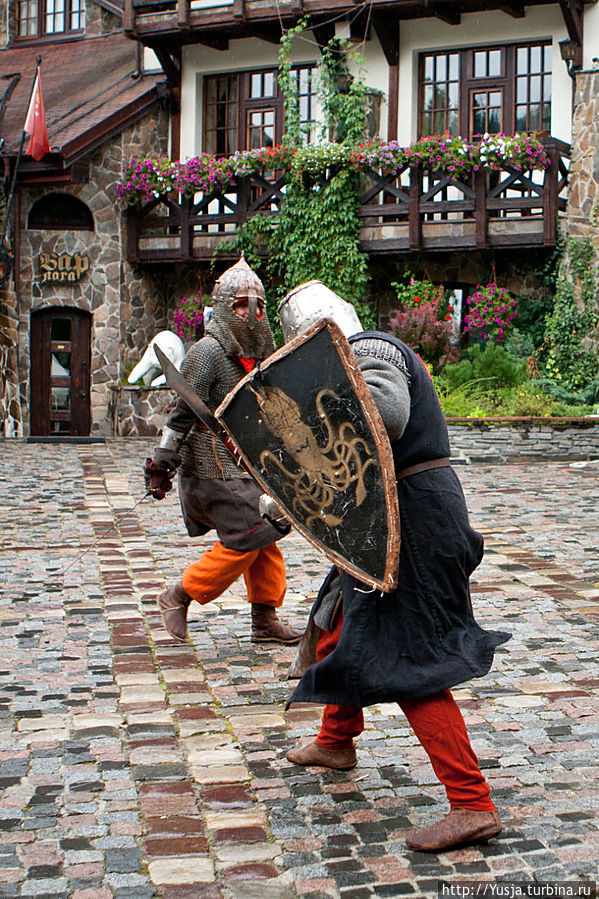 Настоящие бои в средневековом замке Львовская область, Украина
