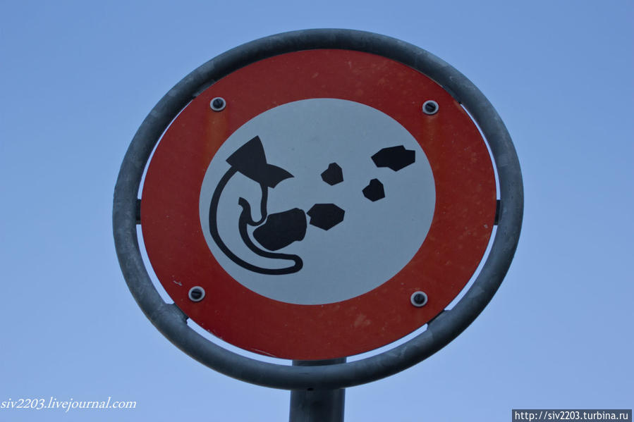 знак: бросать камни в водохранилище запрещено! Шамони, Франция