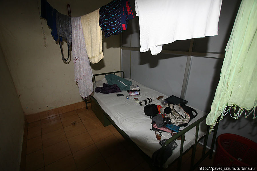 Привокзальная ночлежка в Индии Привокзальная ночлежка в Индии