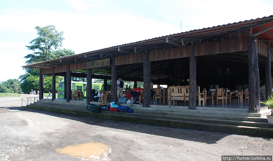 Автостанция для туристов в Pavona Тортугеро, Коста-Рика