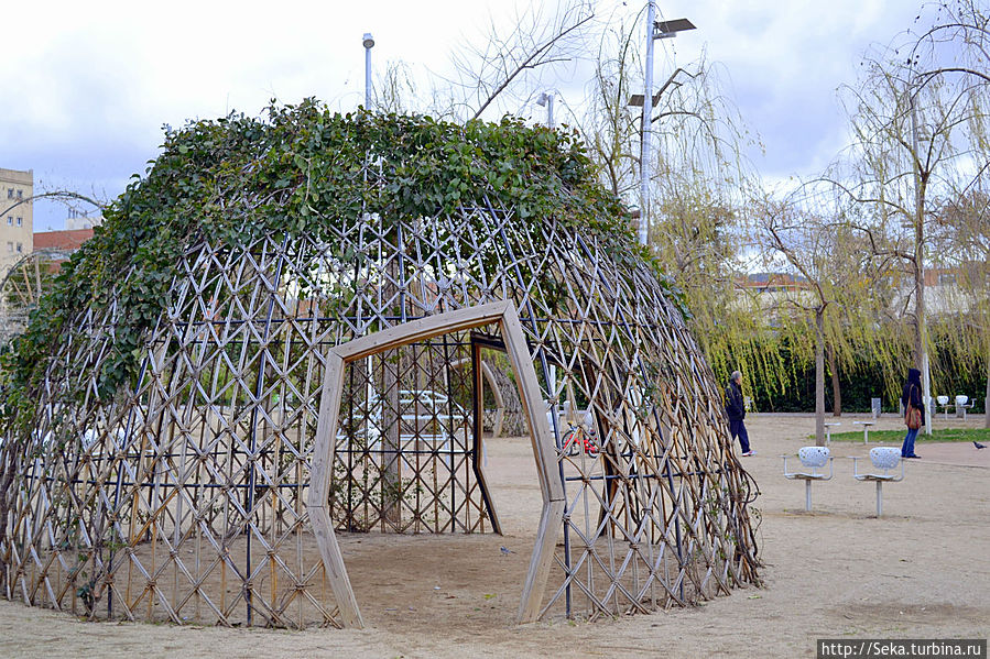 Центральный парк Поблено Барселона, Испания