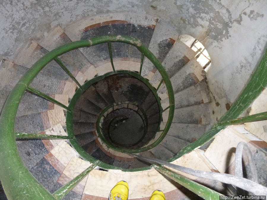 Лестница на маяк Остров Родшер, Россия
