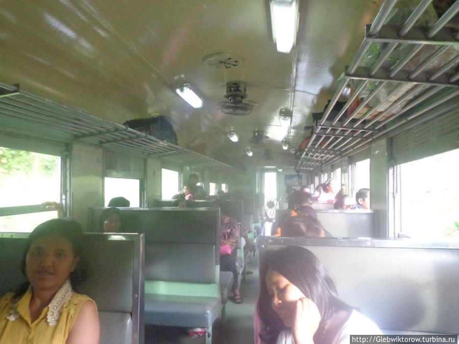 Поездка в тайском поезде Накхон-Си-Таммарат, Таиланд