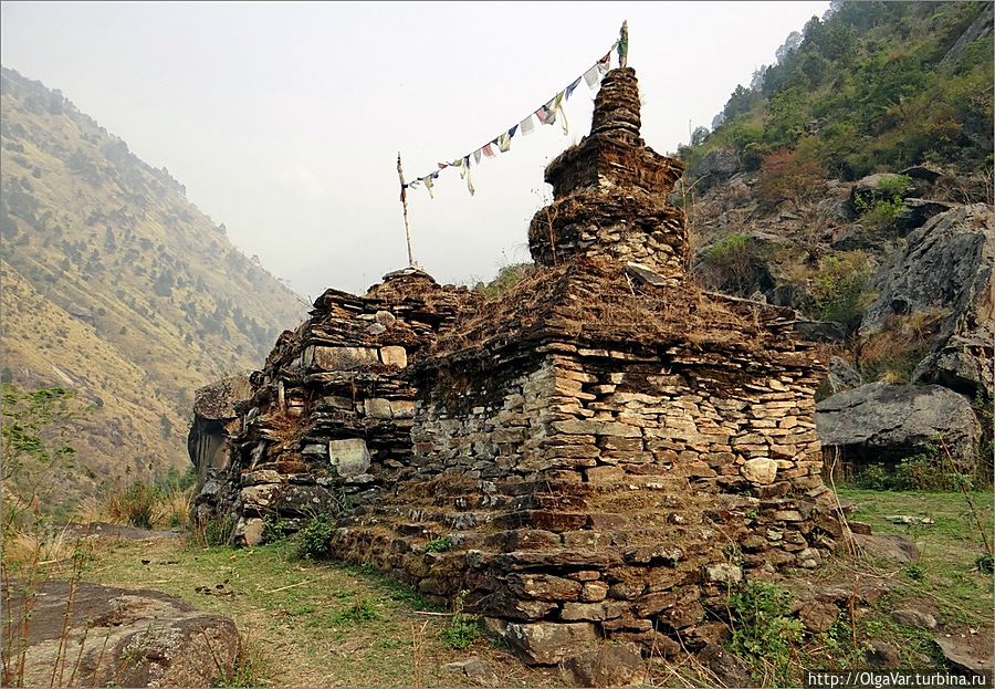 Каменный чортен Сябру Беси, Непал