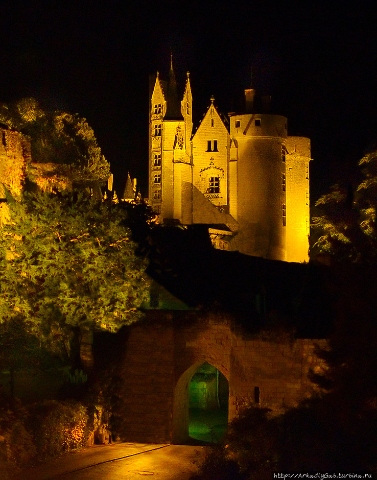 Ночные стоны каменной души Монтрёй-Белле, Франция