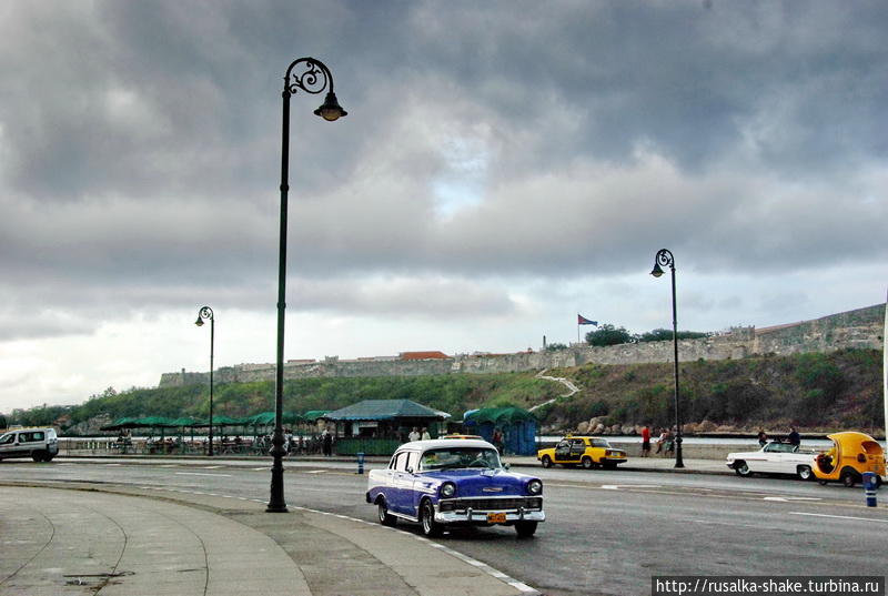 Кубинский автопарк, размышления на дороге Гавана, Куба Кубинский автопарк, размышления на дороге Гавана, Куба