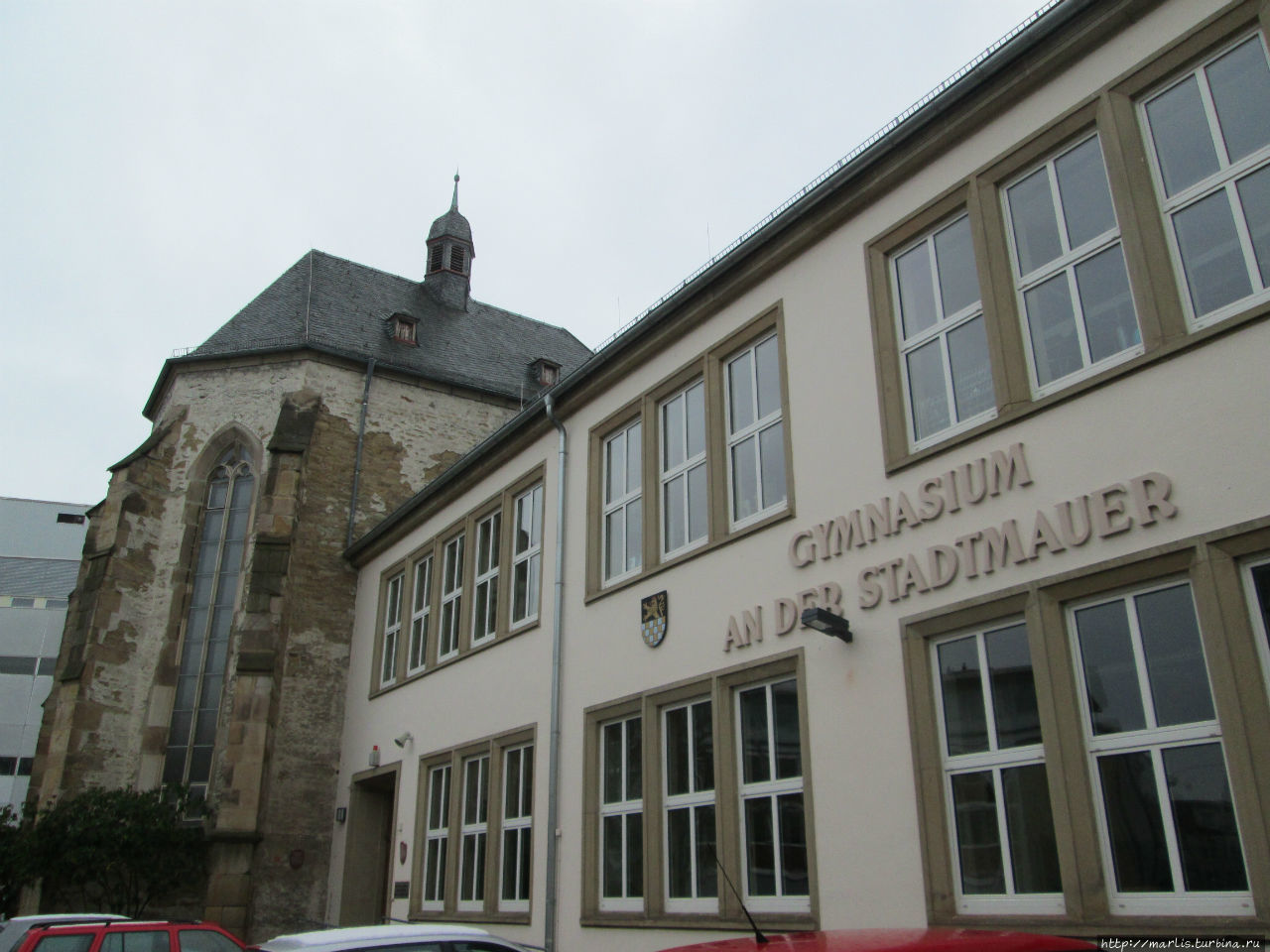 На территории монастыря Св. Bольфганга теперь размещается гимназия Бад-Кройцнах, Германия