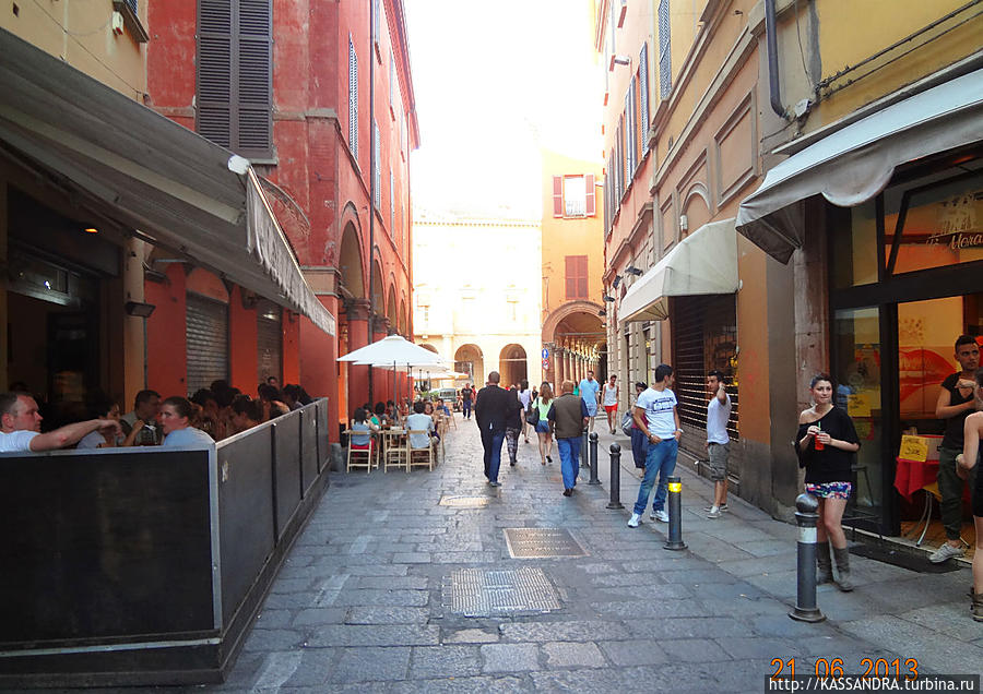 Квадратная пицца Болонья, Италия Квадратная пицца Болонья, Италия