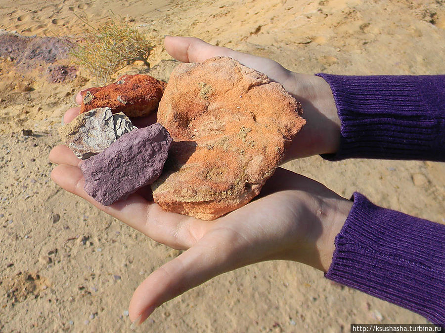 Цветные пески Эйн-Яав Мицпе-Рамон, Израиль Цветные пески Эйн-Яав Мицпе-Рамон, Израиль